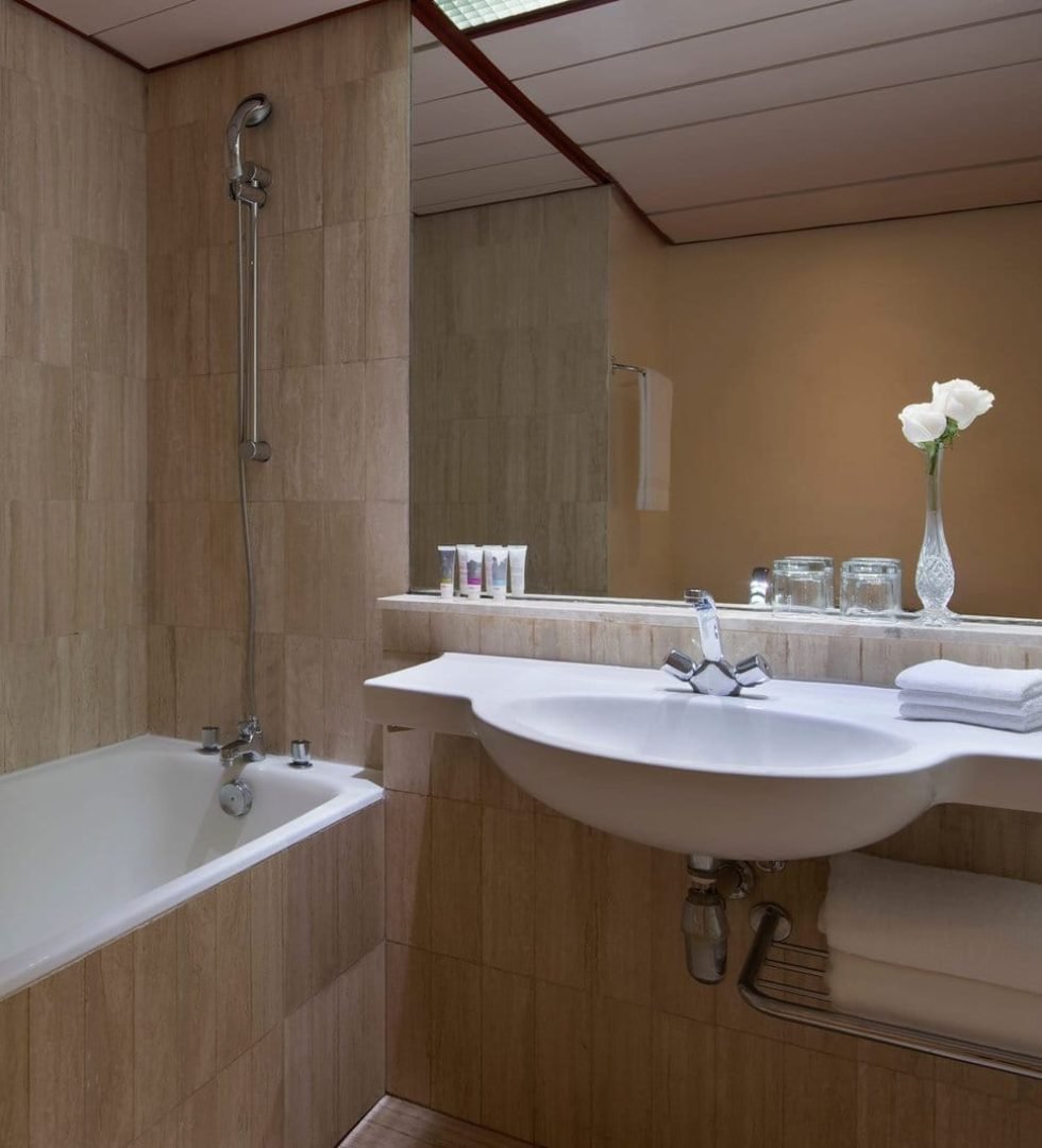 Standard-Twin-Room-4.jpg